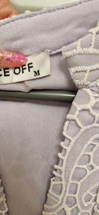 Рокля в нежно лилав цвят и бяла дантела