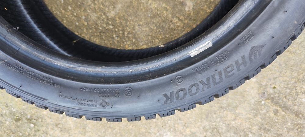 Vând 2 cauciucuri Continental 235 45  R18 , 225 45 R18