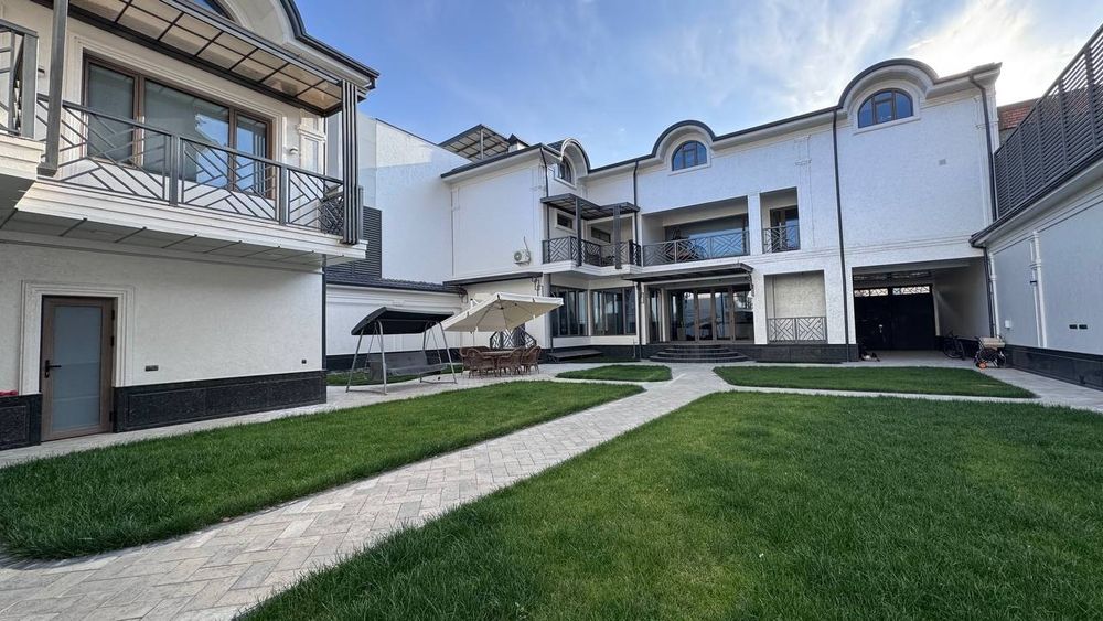 Амир-Темур махалля Продается шикарный евродом, на участке 2 дома