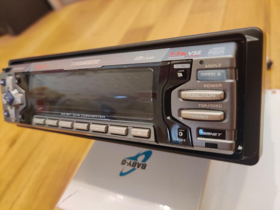 Clarion - Premium клас авторадио CD player