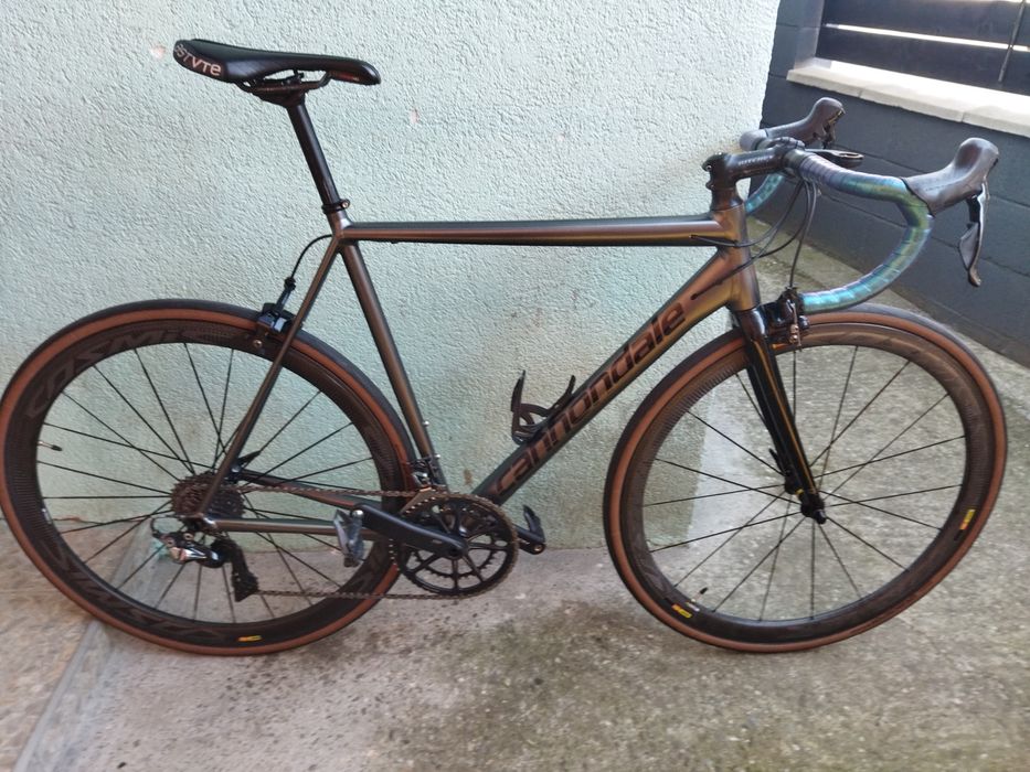 Cursiera carbon Canyon Ultimate Slx și Cannondale Caad 12