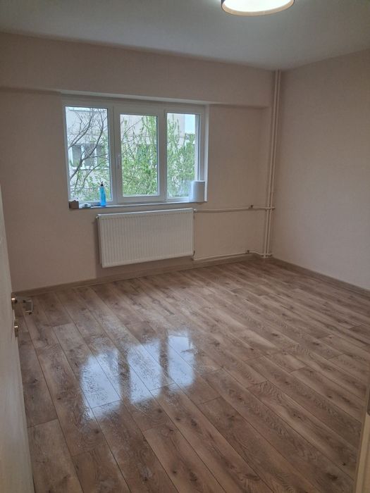 Vând garsoniera  str Sovata