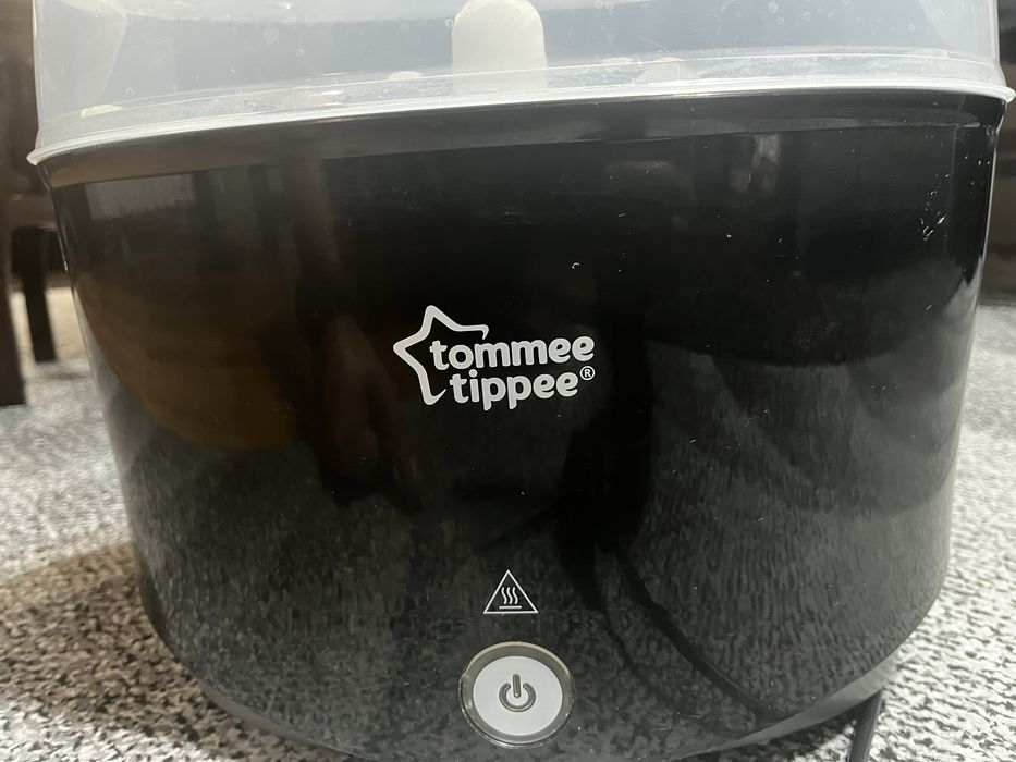 Стерилизатор за бебешки шишета и биби Tommee Tippee