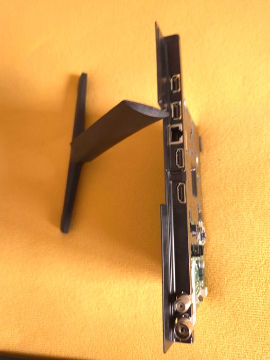 Set componente televizor QLED Samsung 50Q60A 125 cm din anul 2021