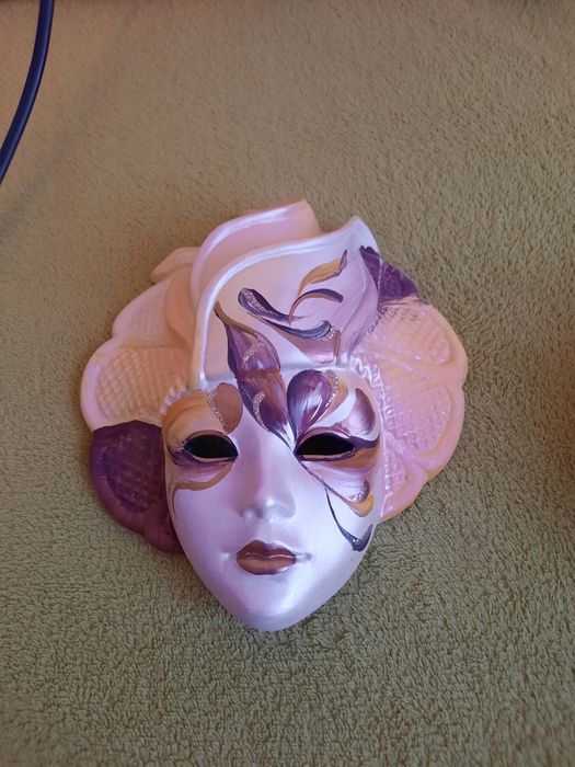 Deosebita masca venetiana