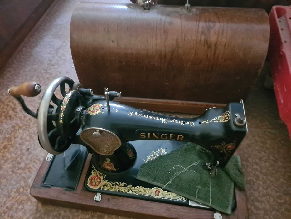 Продавам стара ръчна шевна машина - Singer