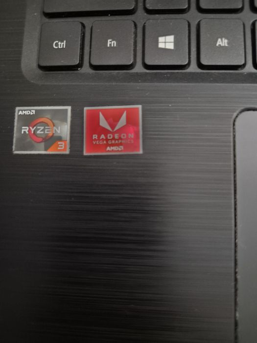 Vînd leptop acer