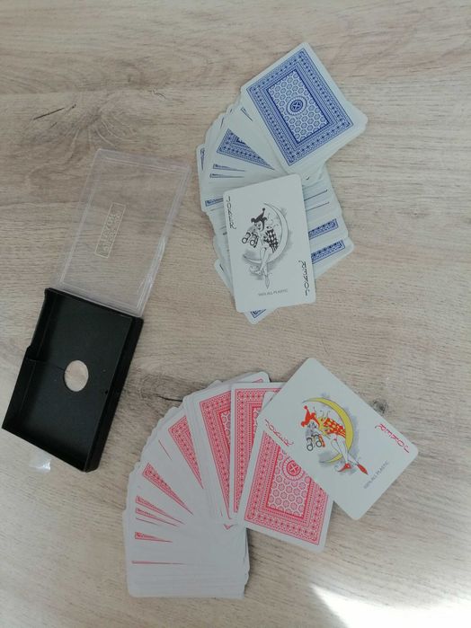 Карти за игра в кутии