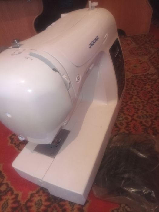 Продам швейную машинку JAGUAR.
