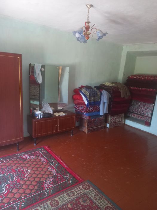 Уи сотилади 12 хона.17.сотик