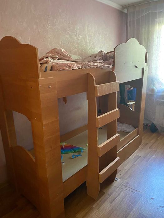 Двухярусная детская кровать