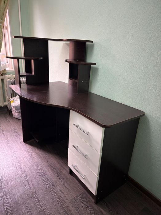 Стол письменный школьный