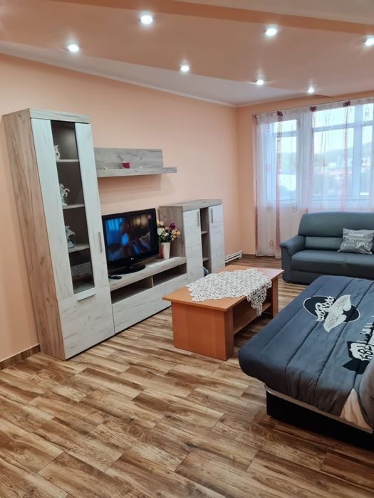 Închiriez apartament