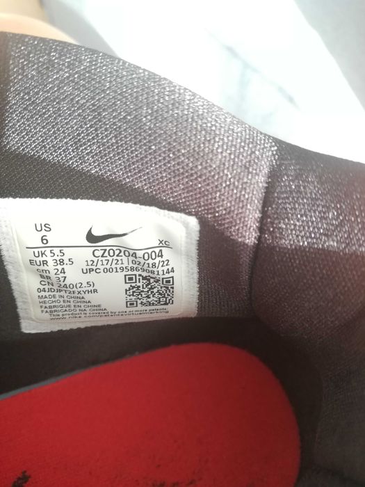 Чисто нови маратонки NIKE унисекс 38,5