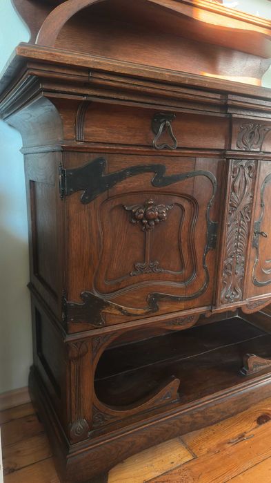 Уникален антикварен бюфет "Сецесион" с масивен метален обков и дърворезба