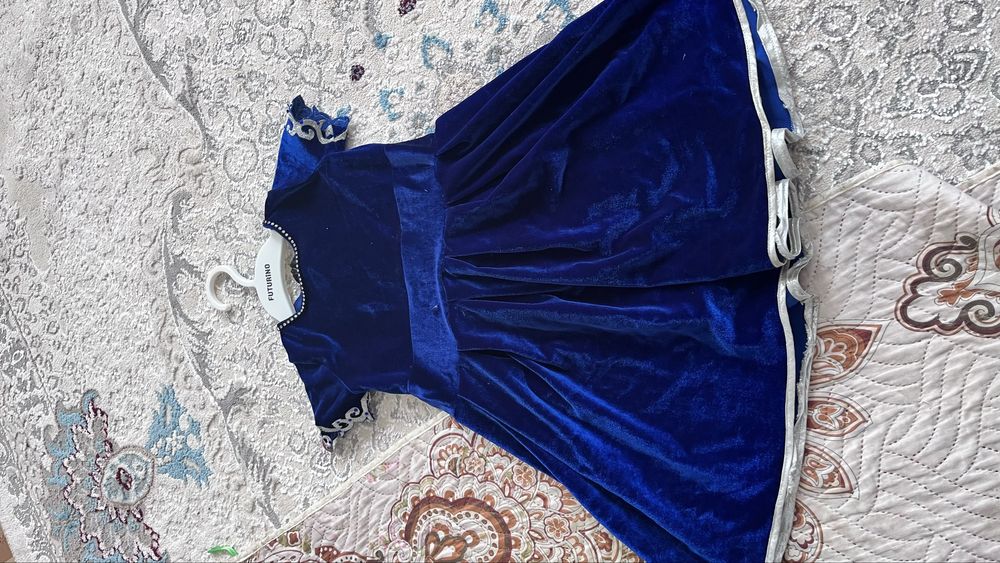 Продам платье на 3 года