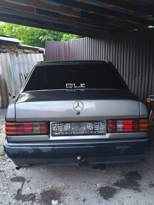 Mercedes-Benz 190 (W201).