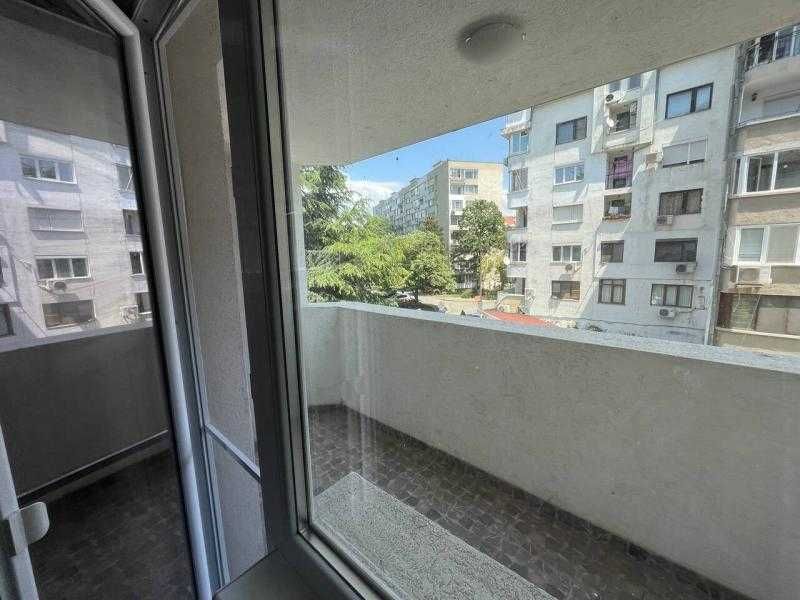 Лукс! Тристаен апартамент в Лазур!