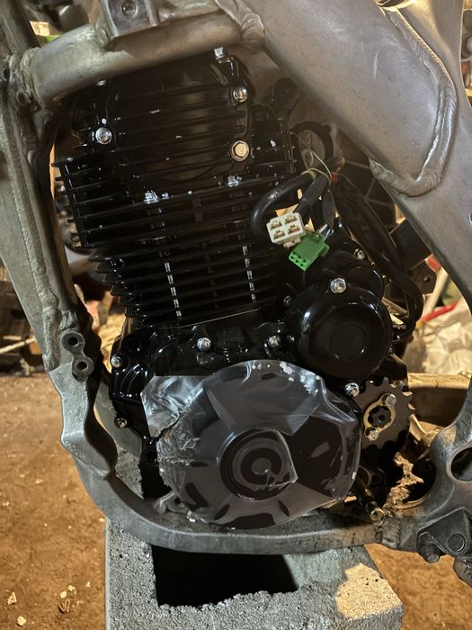 Продавам 300 кубиков двигател за кросов мотор