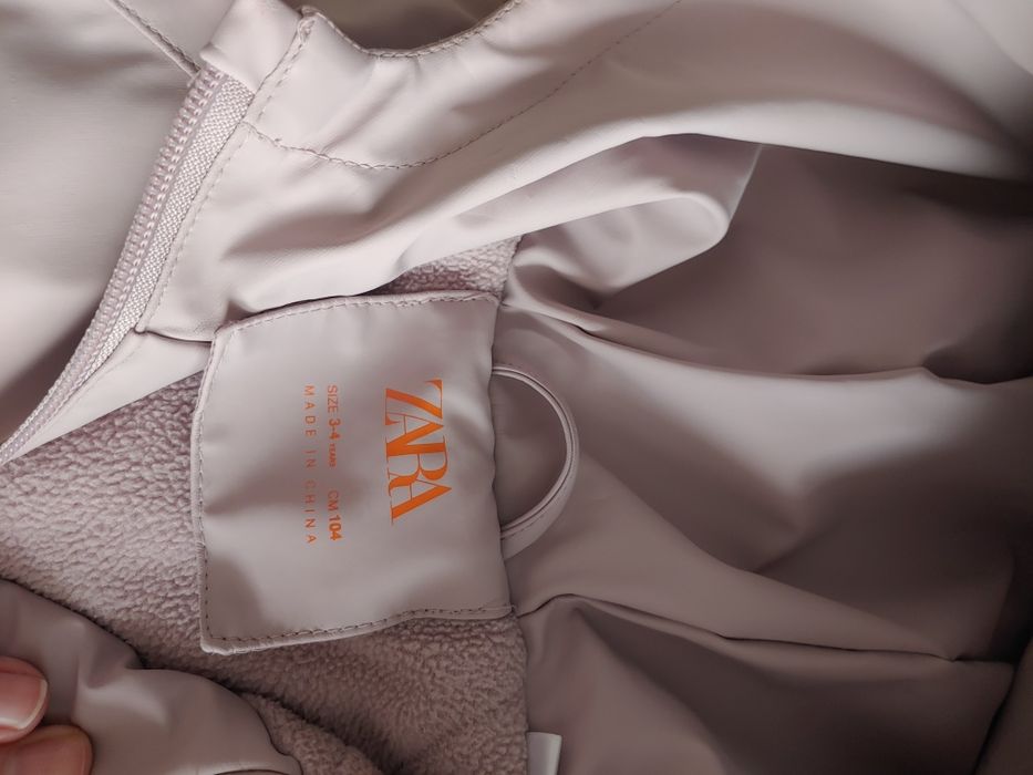 Продам дождевик комбенизон Zara.