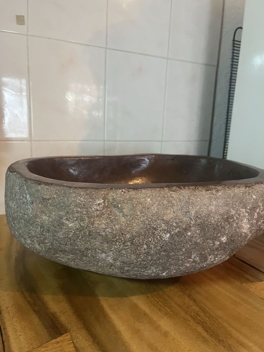 Каменна мивка от речен камък