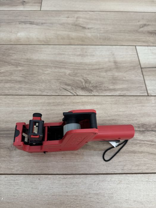 Пистолет для ценников.