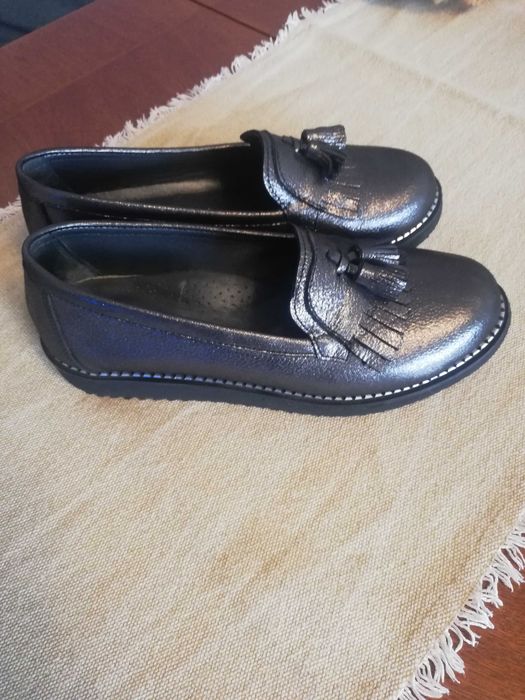 Нови обувки от естествена кожа с вградена ортопедична стелка