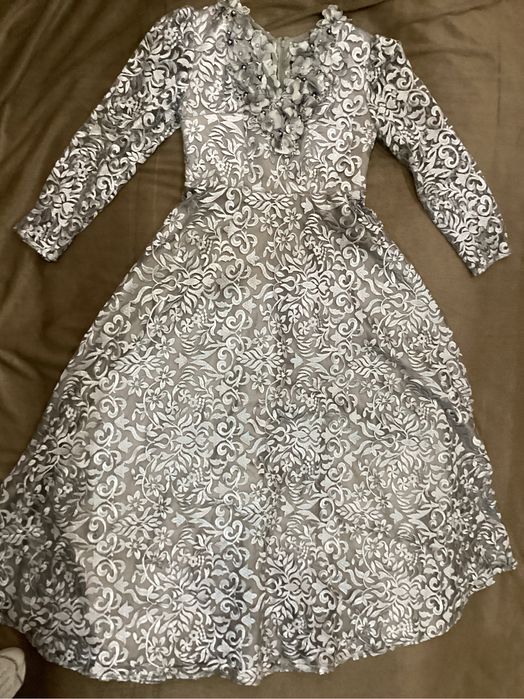 Нарядное платье из гипюра,