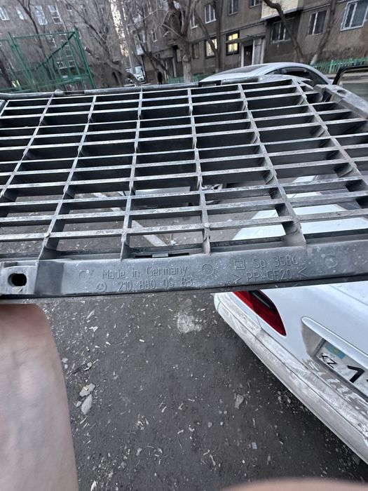 Продам решотку на мерс 210 рестайлинг