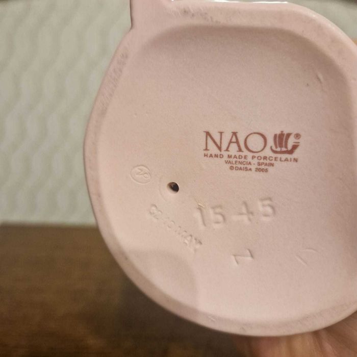 NAO  фарфоровая статуэтка