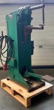 Dispozitiv de indoit otel lat si sudura in puncte