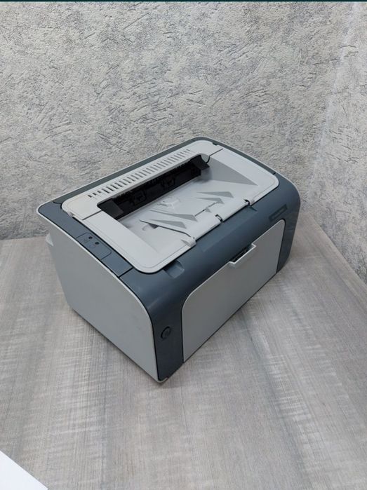 HP LaserJet P1102s
принтер