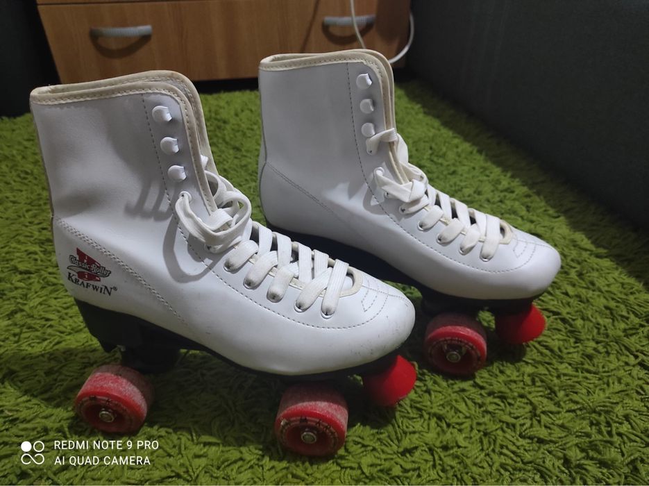 Patine cu rotile marimea 38