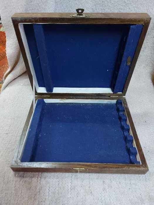 Lot vintage de 5 cutii diferite de colectie