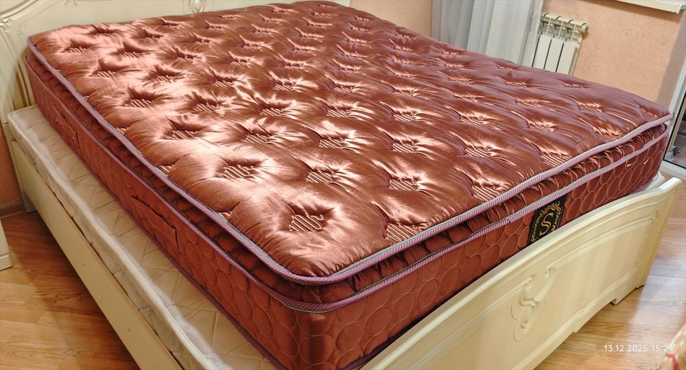 Матрас  в отличном состоянии фирменный.