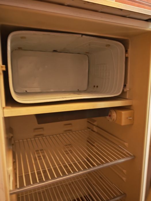 Хладилник МРАЗ .