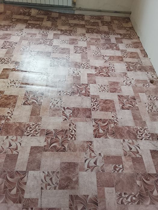 Продам линолеум 4*6 целый в хорошем состоянии торг уместен