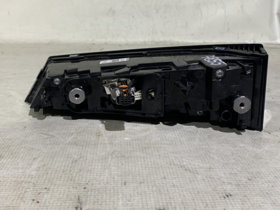 Stop stanga spate pe hayon, Peugeot 308 GT, 2021, 2022, 2023, 2024, cod origine OE 9835300480.
