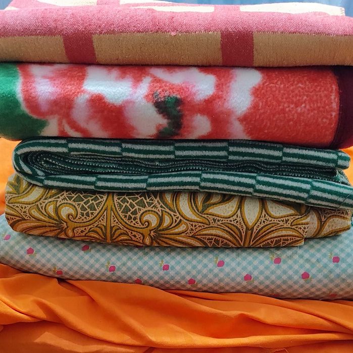 Перьевые подушки , курпачи, покрывало