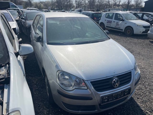 Dezmembrez Volkswagen Polo 9N 1.2 benzina BME 2007