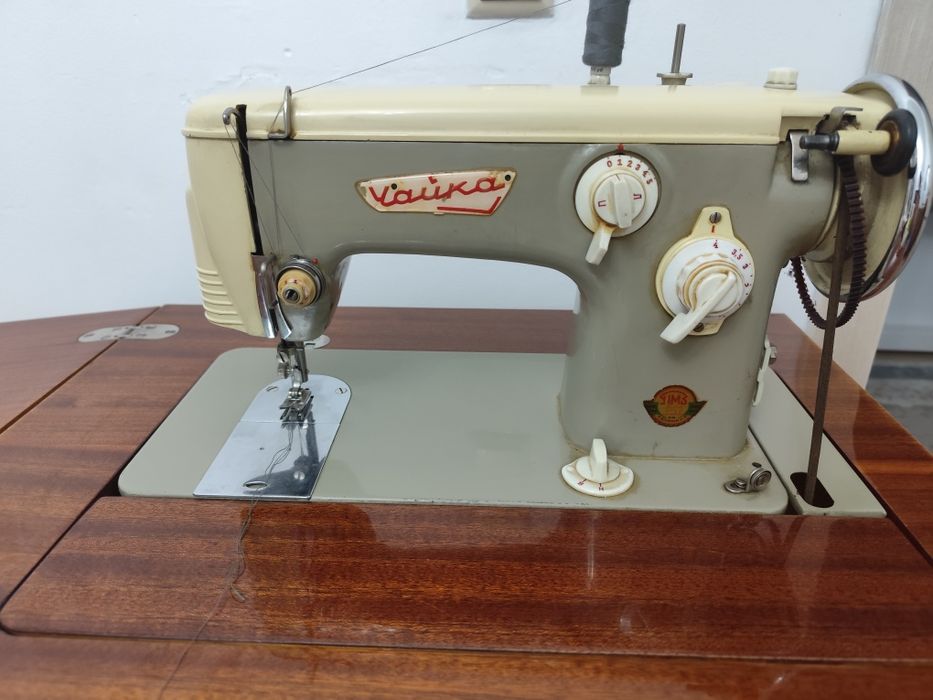 Швейная машина Чайка