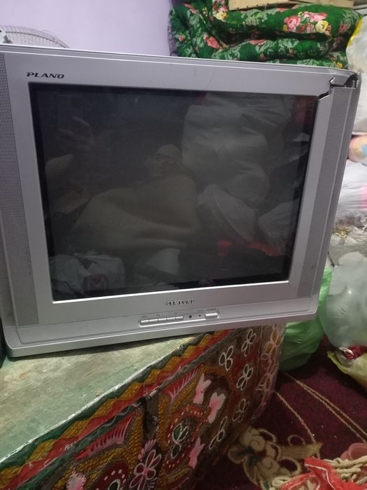 Телевизор тюнер билан бирга. Холати Б/у. Карши ш.