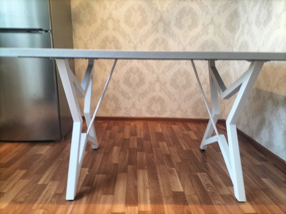 Продам стол кухонный