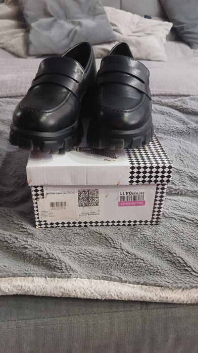 Продам обувь женскую.