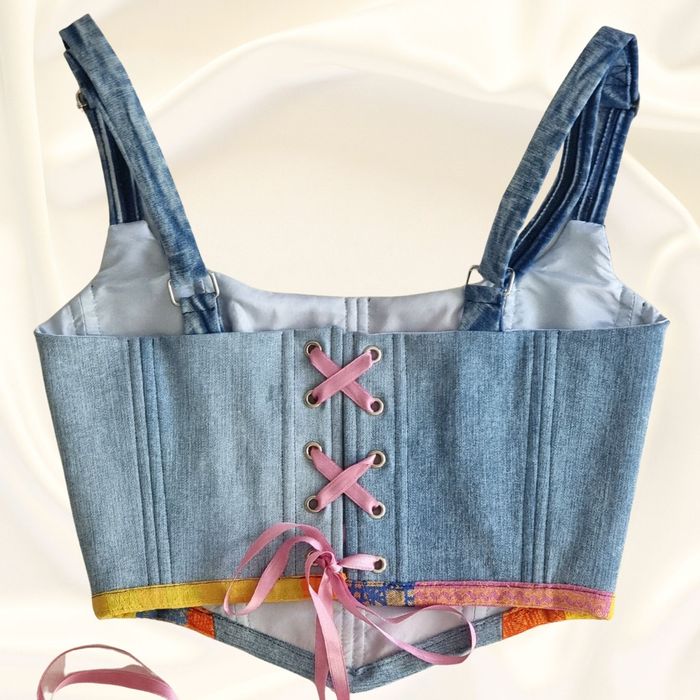 Ръчно изработен модерен карсет