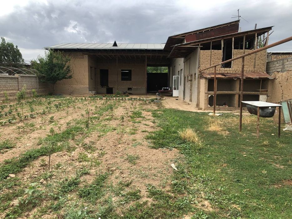 Uy sotiladi  Nazarbeda