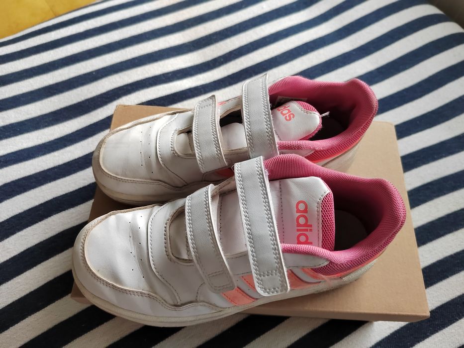 Нови маратонки Adidas 34