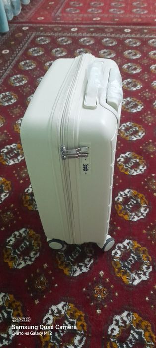 Tozo ishlatilmagan chamadon