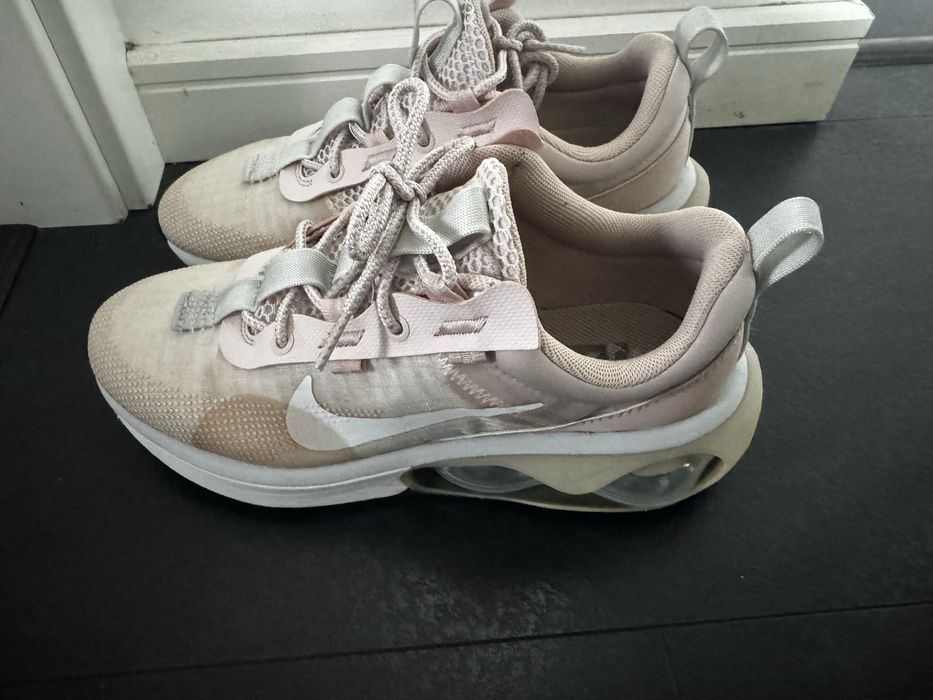 Adidasi Nike air max Rose 41