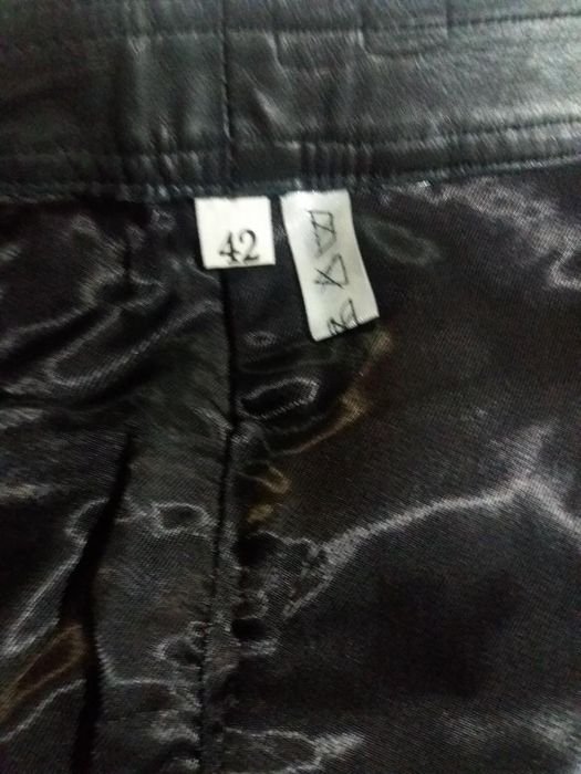 Fustă piele naturală 100 %. Măsura 42/M